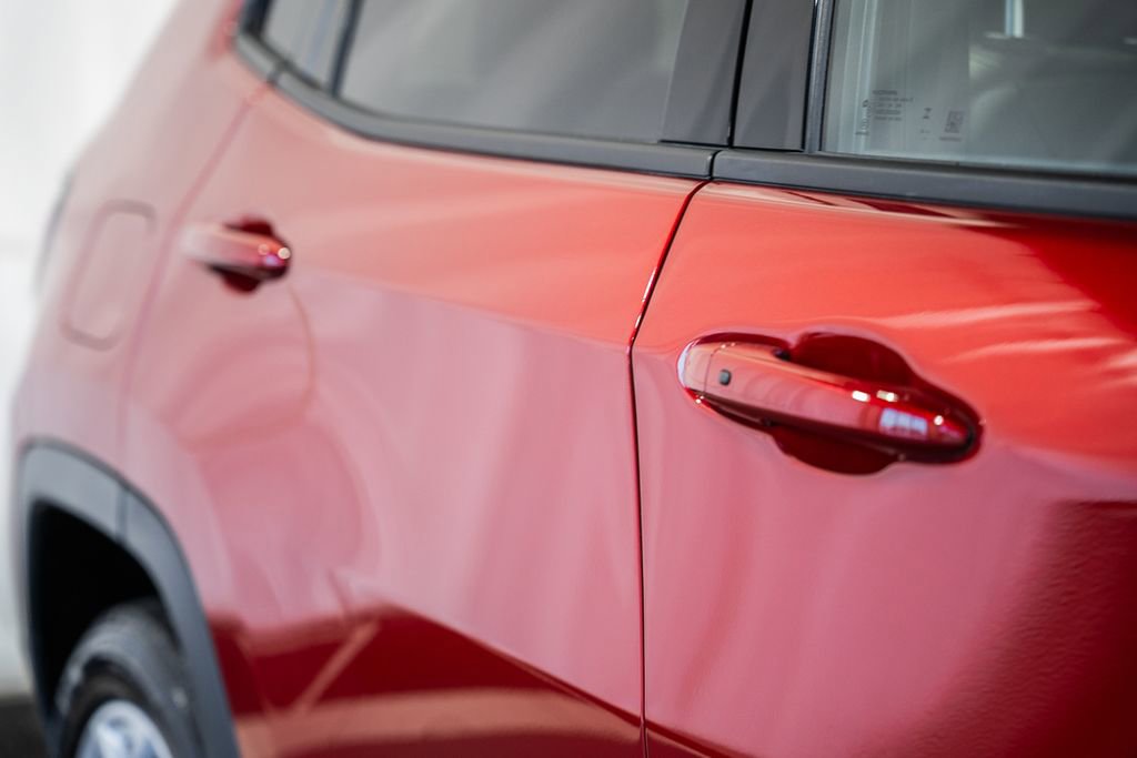 Certified 2025 Jeep Compass Latitude w/ Sun & Sound Group image 19