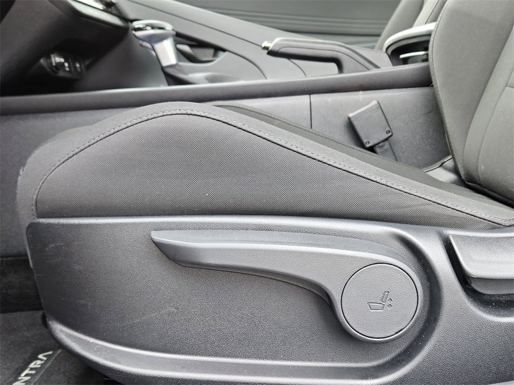 Certified 2025 Hyundai Elantra Sport image 18