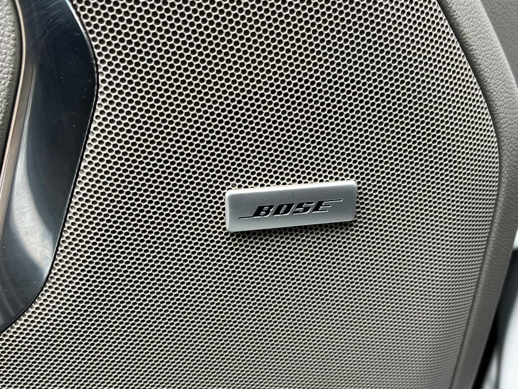 Used 2023 GMC Yukon XL SLT w/ SLT Premium Package image 33