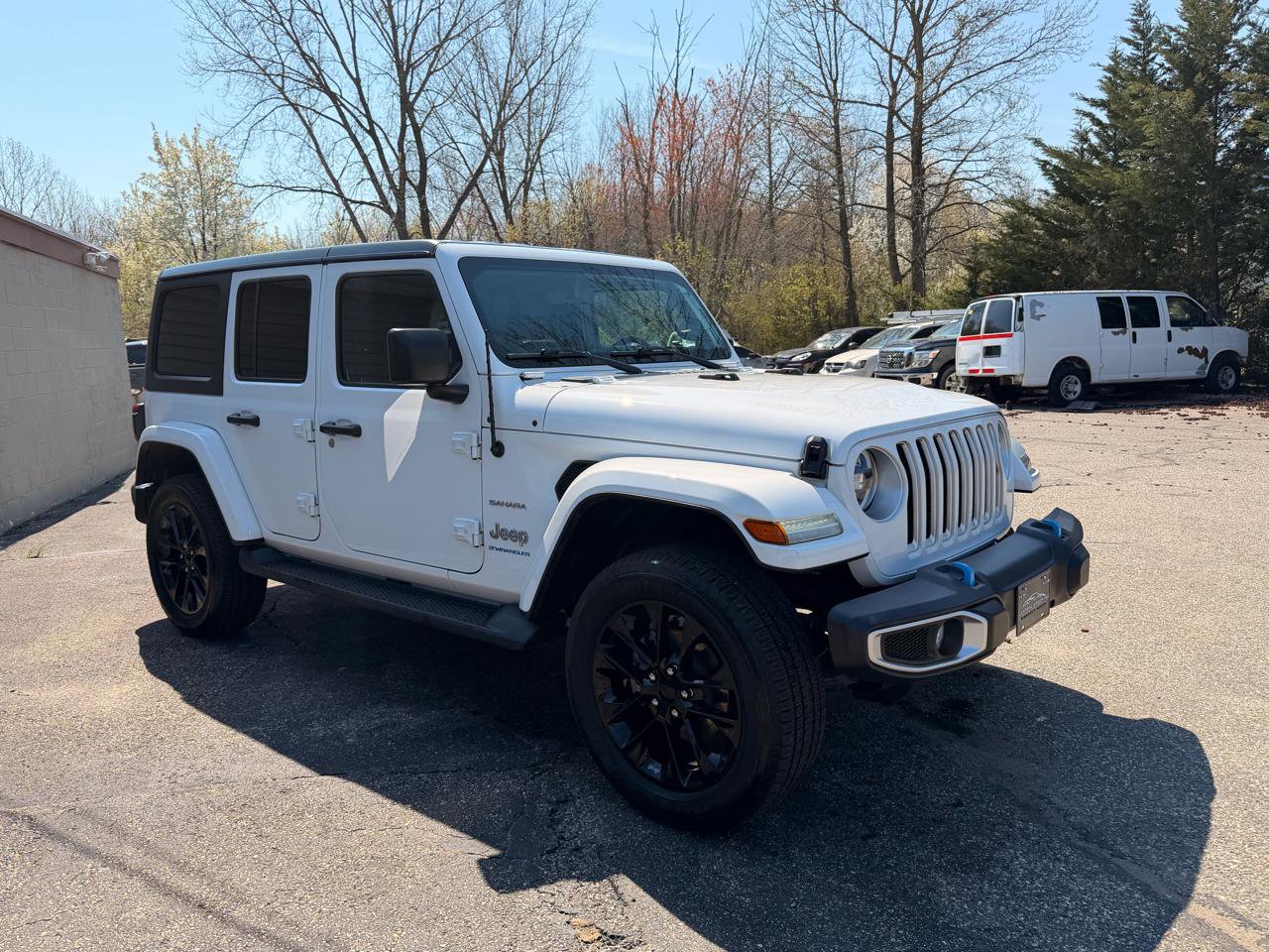 Used 2023 Jeep Wrangler Sahara w/ Cold Weather Group AWD/4WD image 8
