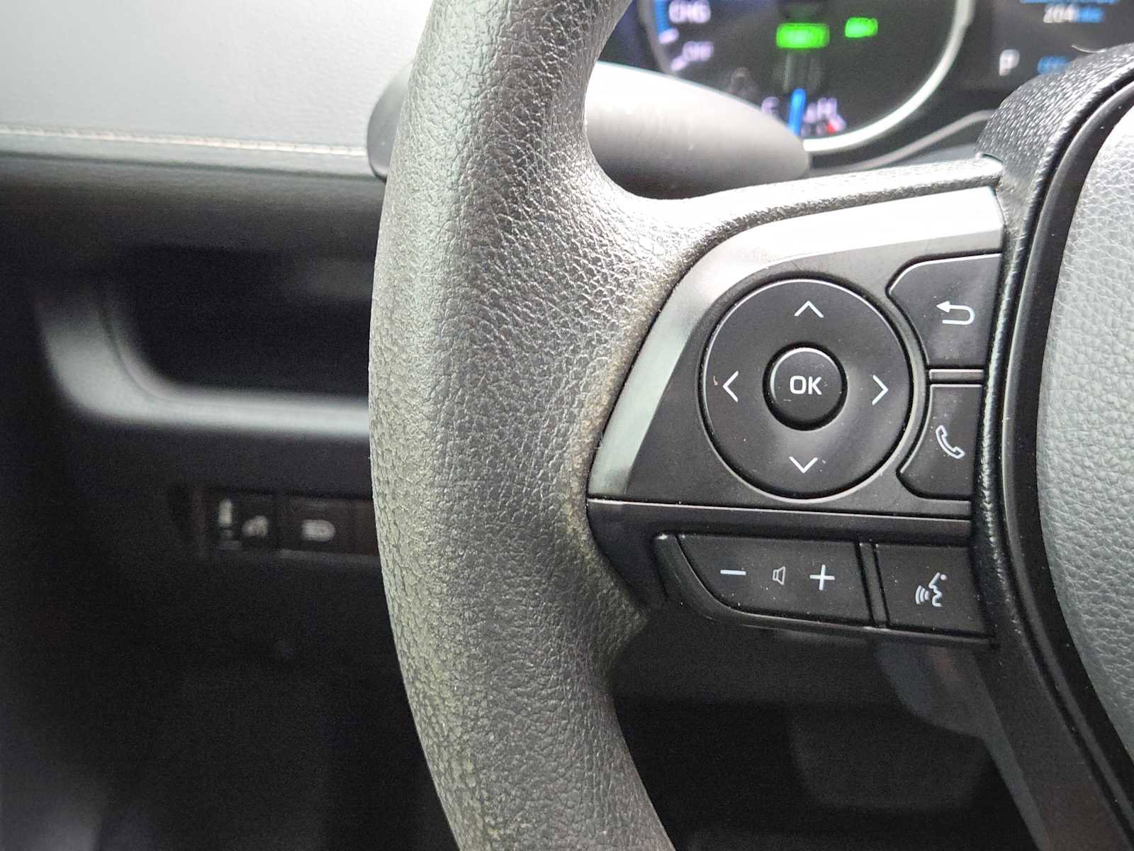 Used 2020 Toyota RAV4 LE image 27