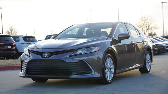 Used 2024 Toyota Camry LE image 3