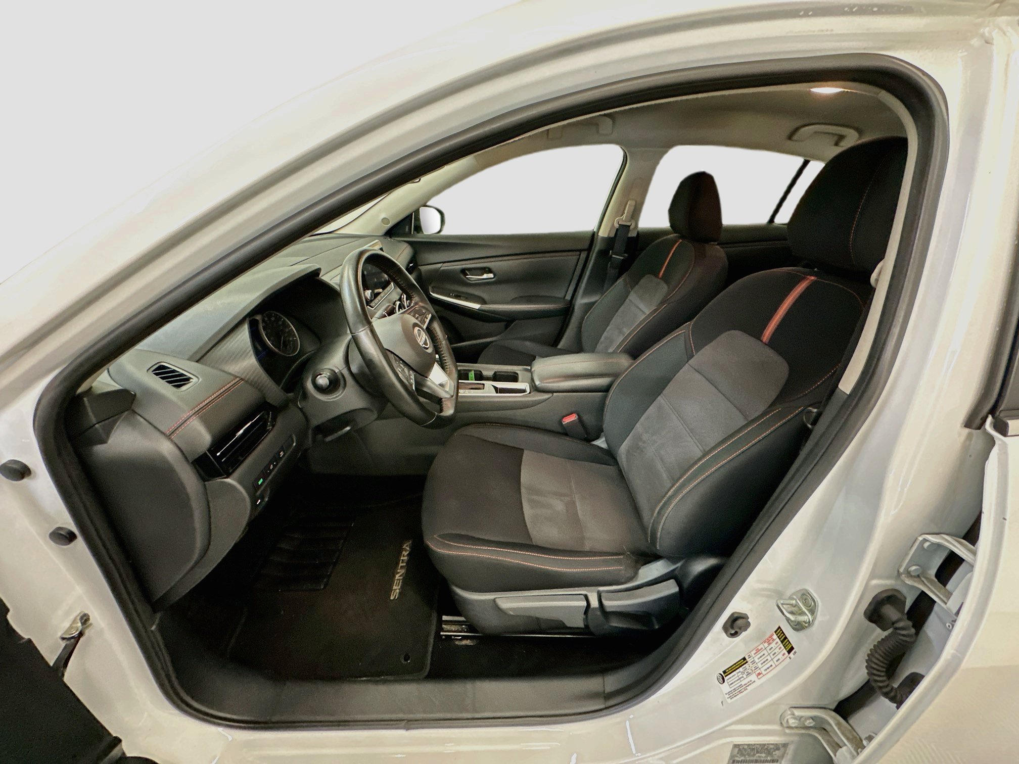 Used 2025 Nissan Sentra SR FWD image 13