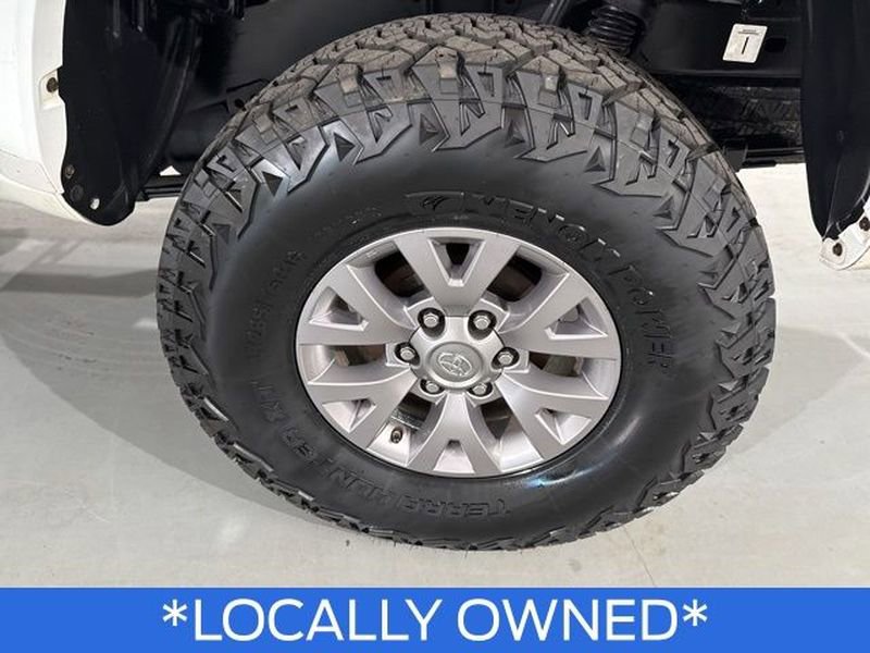 Used 2017 Toyota Tacoma SR5 image 8