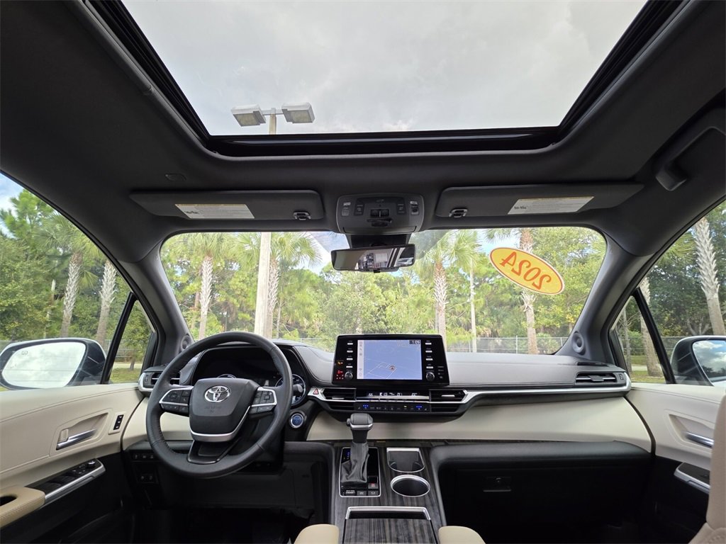 Certified 2024 Toyota Sienna Limited image 4