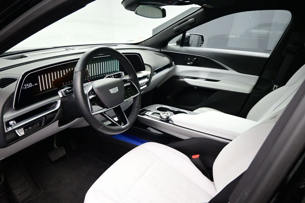 Used 2025 Cadillac Lyriq Sport AWD/4WD image 5