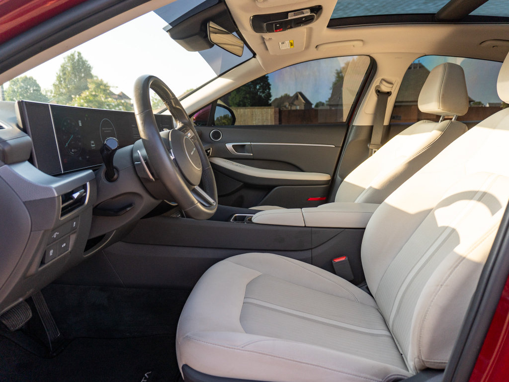 Used 2024 Hyundai Sonata SEL w/ Convenience Package FWD image 11