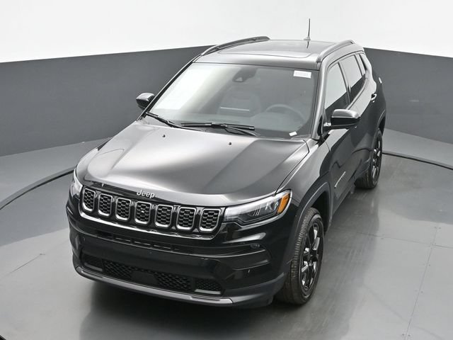 New 2025 Jeep Compass Latitude w/ Sun & Sound Group AWD/4WD image 38