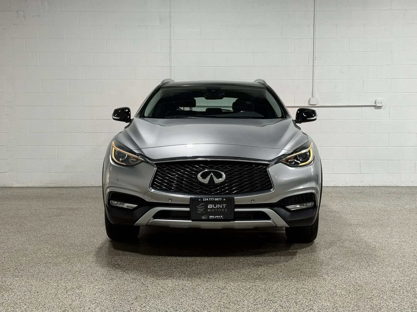Used 2017 INFINITI QX30 Premium w/ Navigation Package AWD/4WD image 3