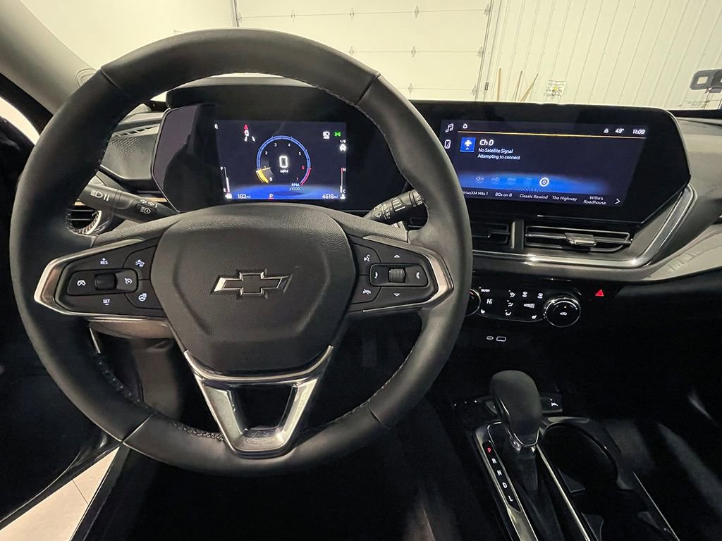 Used 2025 Chevrolet Trax ACTIV image 35