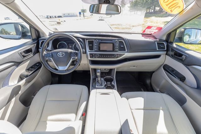 Used 2018 Toyota Highlander LE AWD/4WD image 15