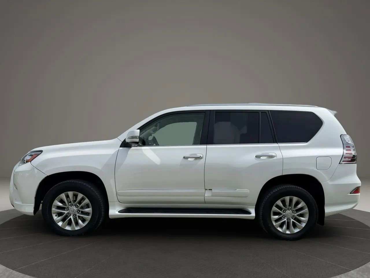 Used 2016 Lexus GX 460 w/ Premium Package AWD/4WD image 2