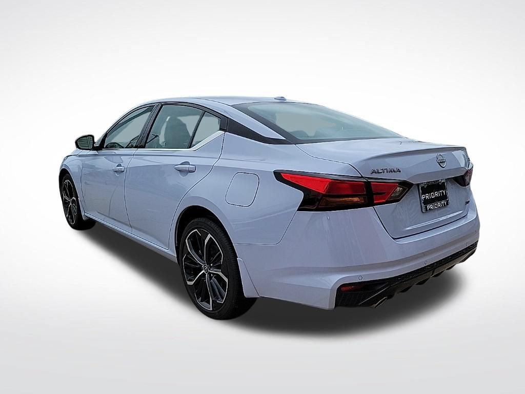 Used 2024 Nissan Altima 2.5 SR AWD/4WD image 3