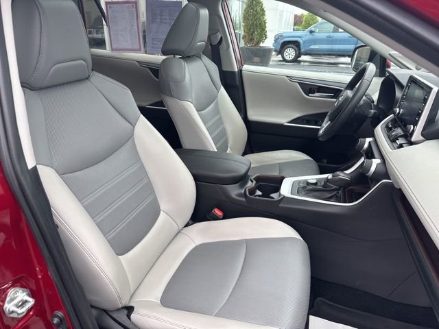 Used 2021 Toyota RAV4 Limited AWD/4WD image 29