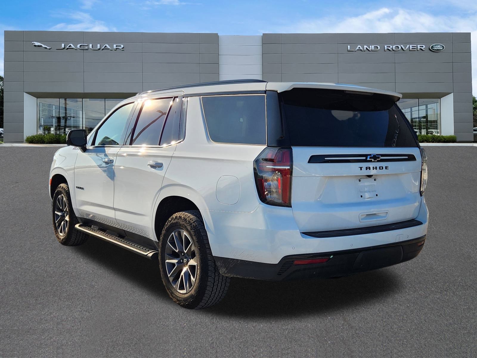 Used 2024 Chevrolet Tahoe Z71 w/ Luxury Package image 3