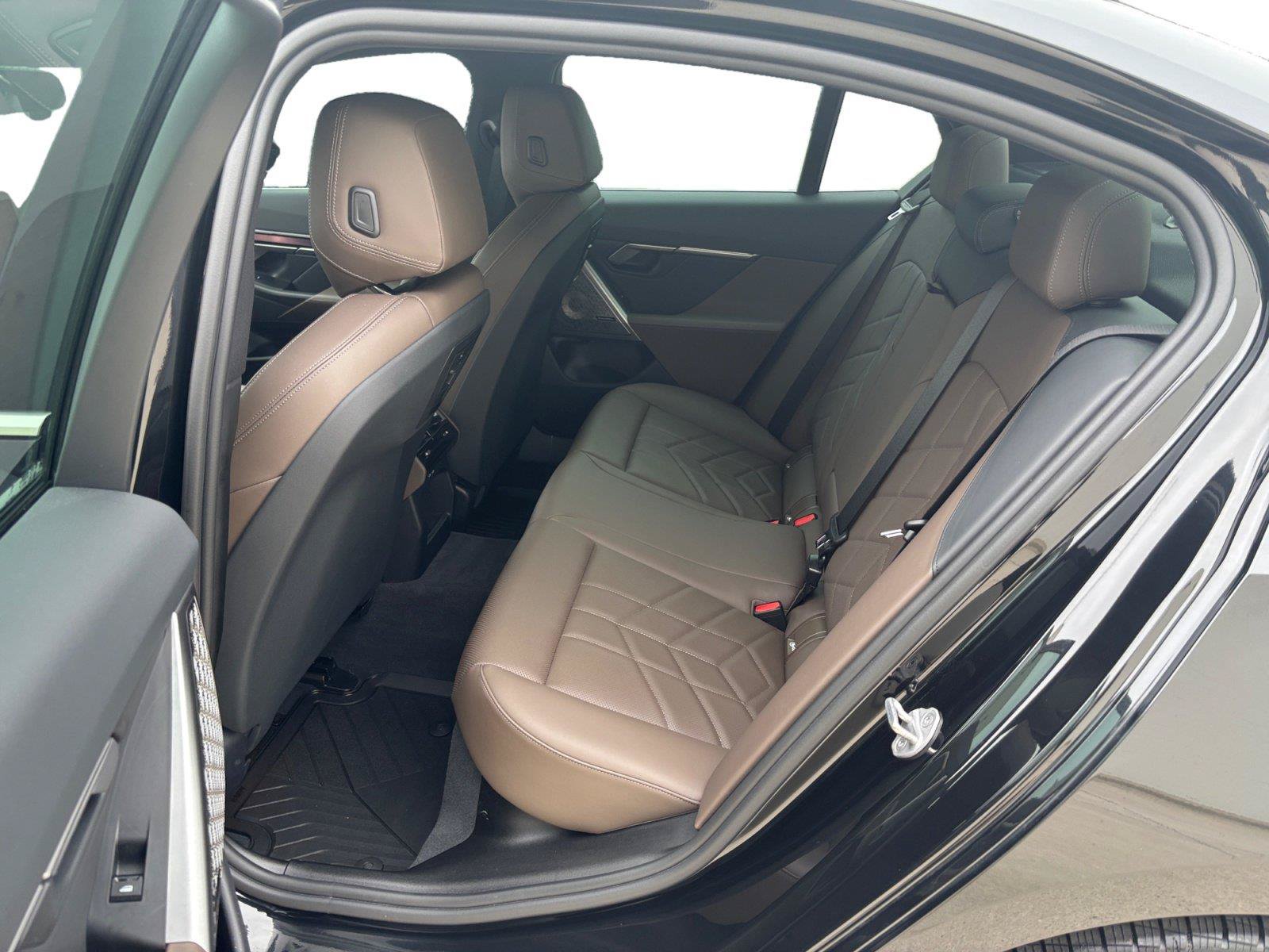 Used 2024 BMW 540i xDrive w/ Premium Package AWD/4WD image 23