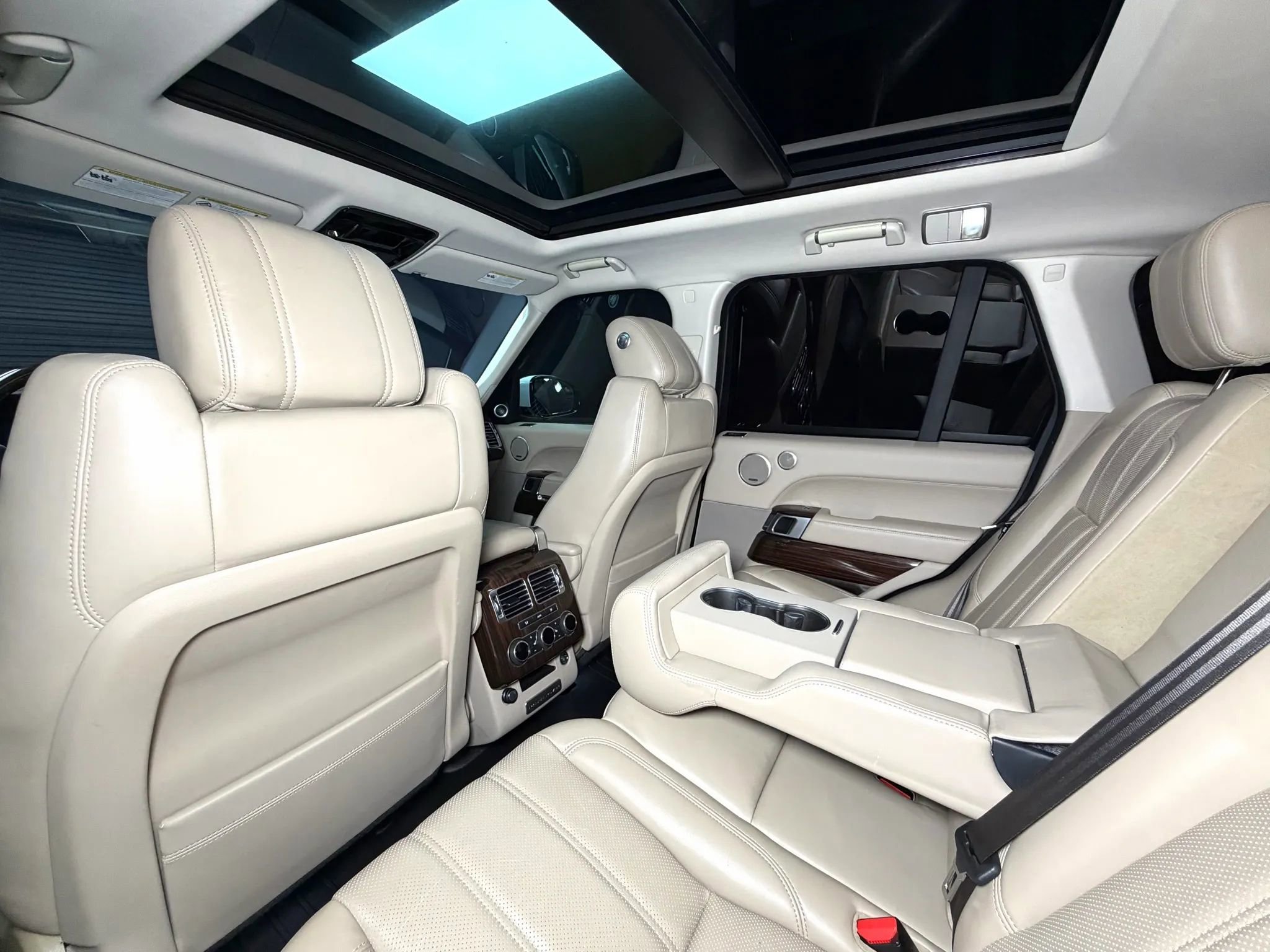 Used 2016 Land Rover Range Rover HSE image 25