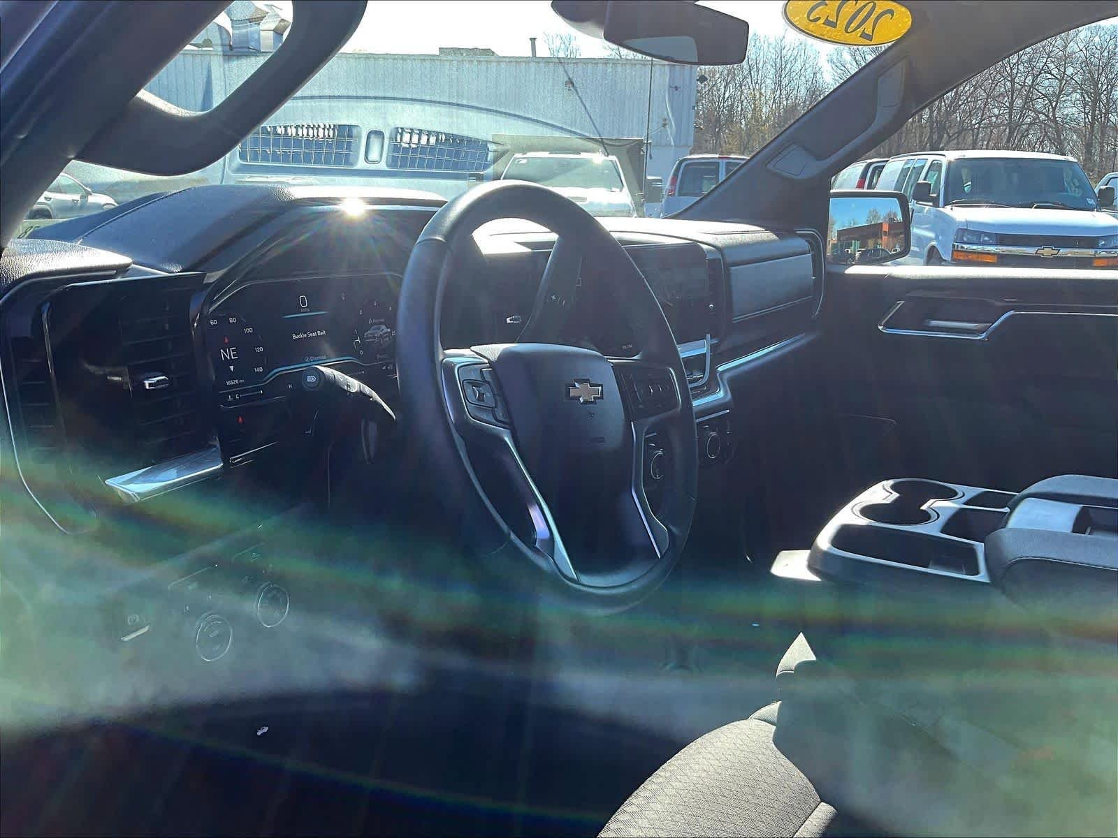 Used 2023 Chevrolet Silverado 1500 LT AWD/4WD image 8