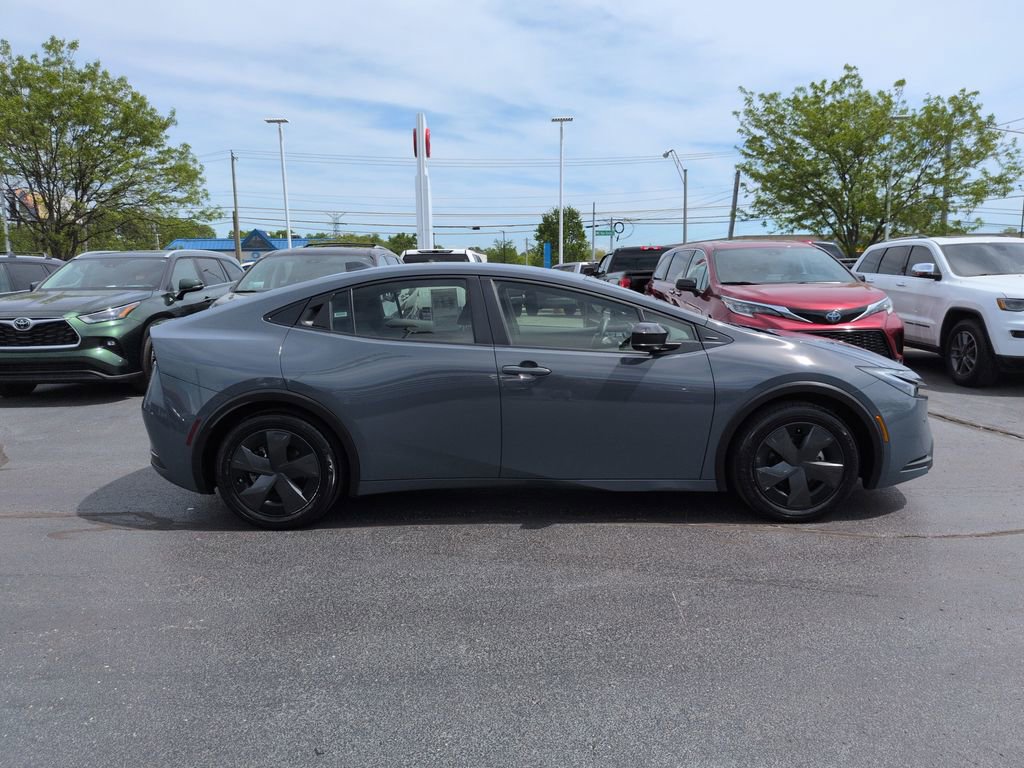 Used 2025 Toyota Prius LE FWD image 6