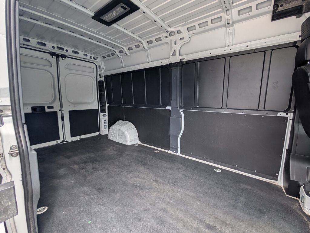Used 2024 RAM ProMaster 2500 w/ Convenience Group FWD image 14
