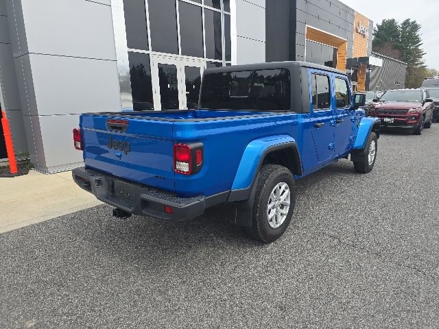 Used 2023 Jeep Gladiator Sport AWD/4WD image 6