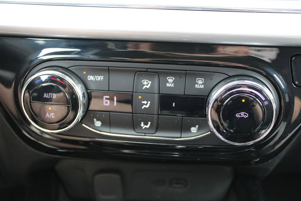 Used 2025 Chevrolet Trax LT w/ LT Convenience Package image 40