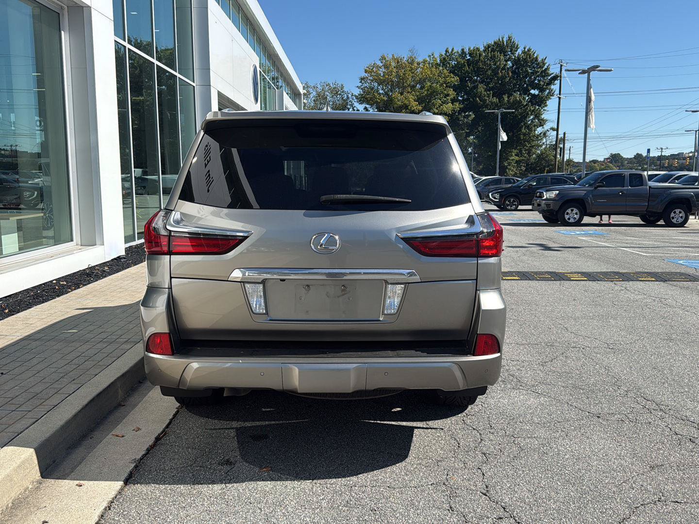 Used 2016 Lexus LX 570 4WD w/ Luxury Package image 6