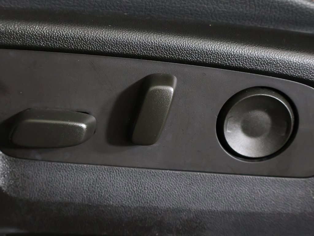 Used 2023 GMC Canyon Denali image 37