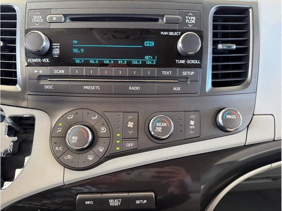 Used 2011 Toyota Sienna LE image 21