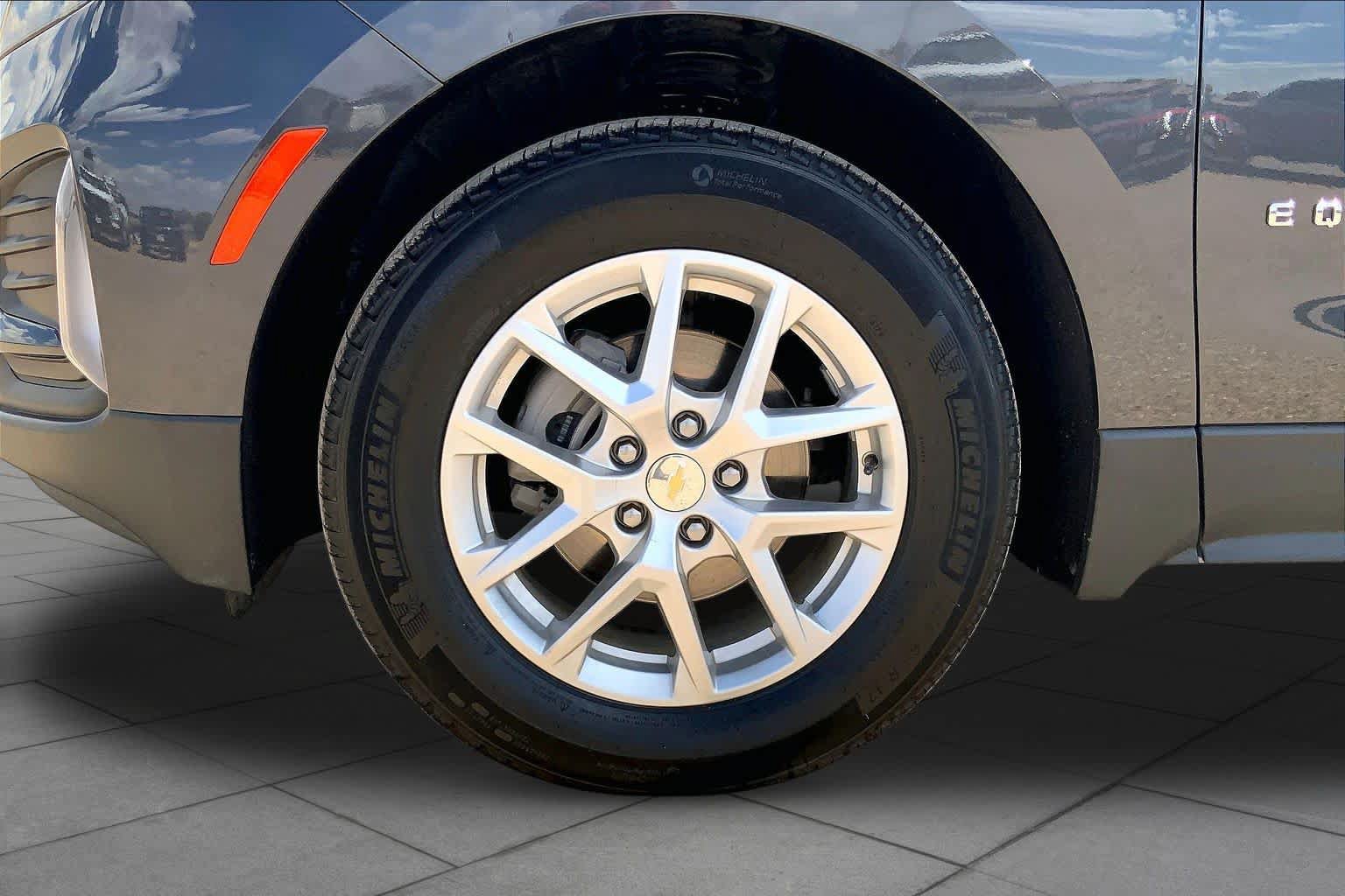 Used 2022 Chevrolet Equinox LT w/ LPO, Floor Liner Package FWD image 11