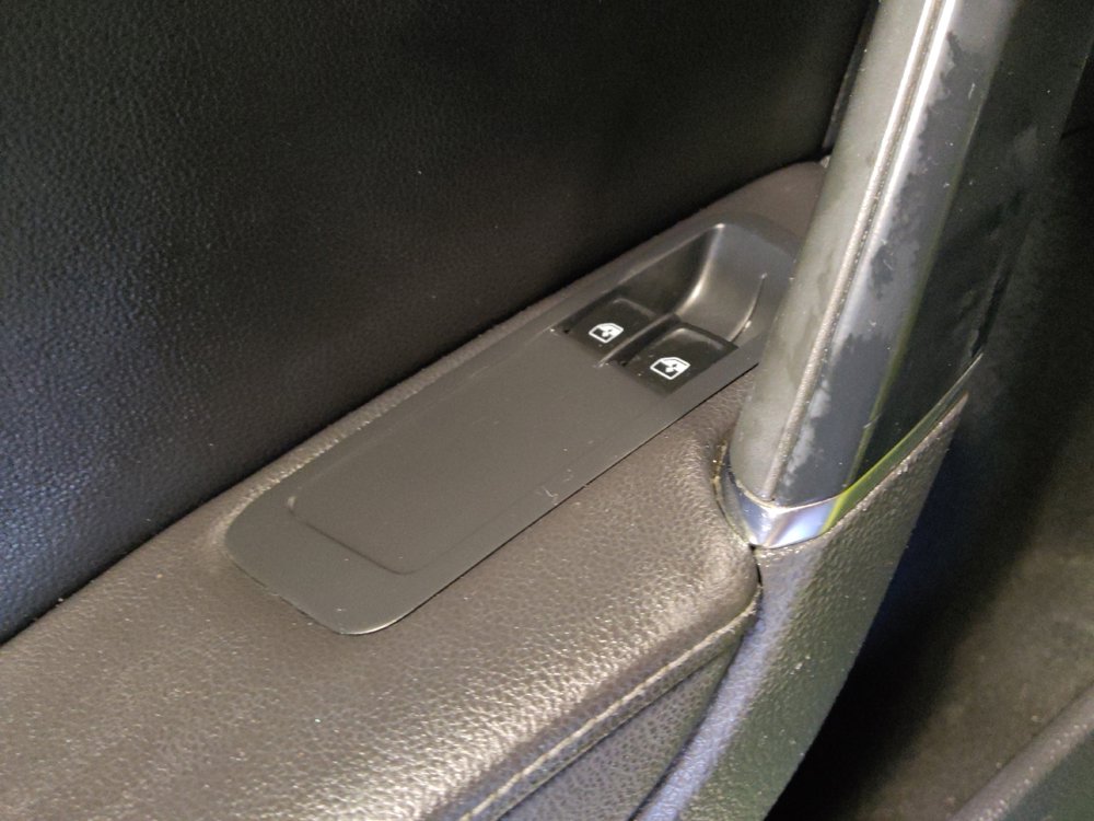 Used 2015 Volkswagen Golf S image 27