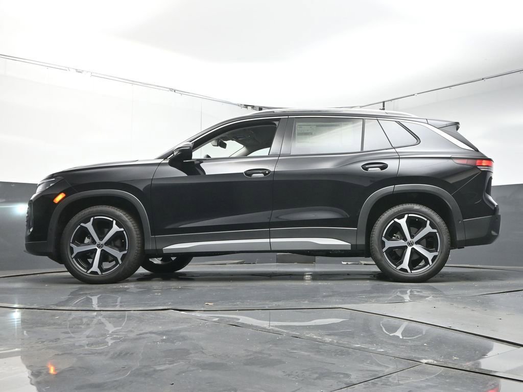 Used 2025 Volkswagen Tiguan SE FWD image 37