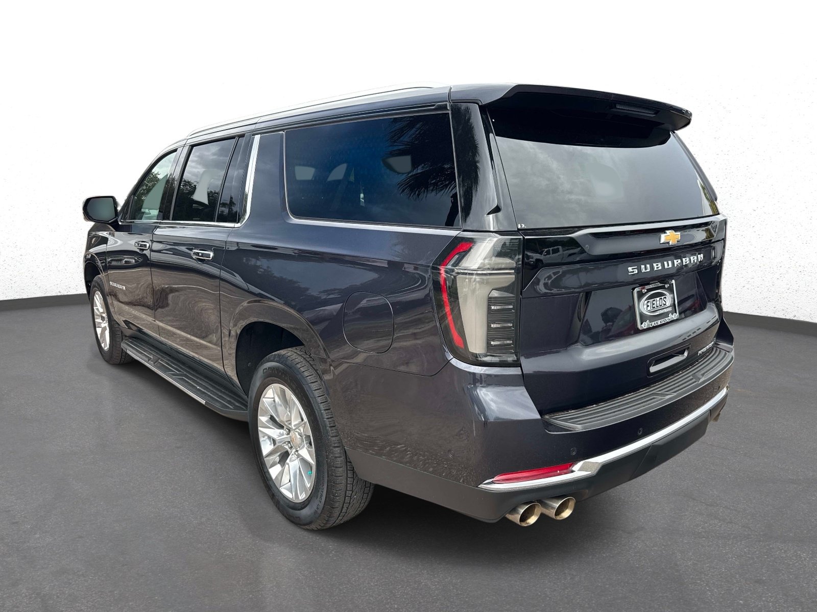 Used 2025 Chevrolet Suburban Premier RWD image 5