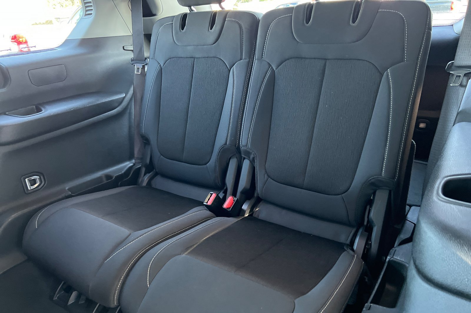 Used 2023 Jeep Grand Cherokee L Laredo image 12