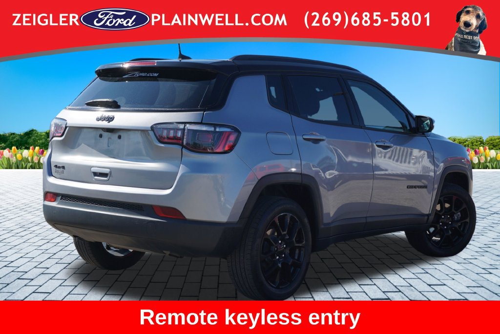 Used 2023 Jeep Compass Latitude AWD/4WD image 5
