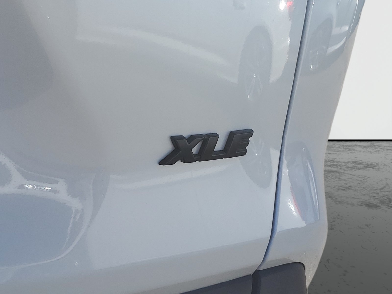 Used 2025 Toyota RAV4 XLE Premium w/ Weather Package FWD image 8