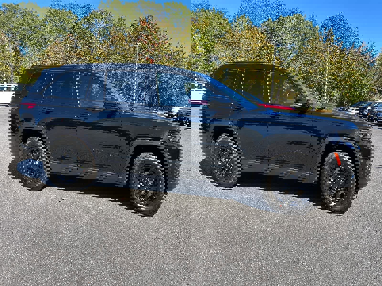 New 2025 Jeep Grand Cherokee Laredo image 4