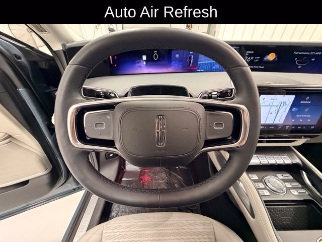 Used 2026 Lincoln Nautilus Reserve AWD/4WD image 9