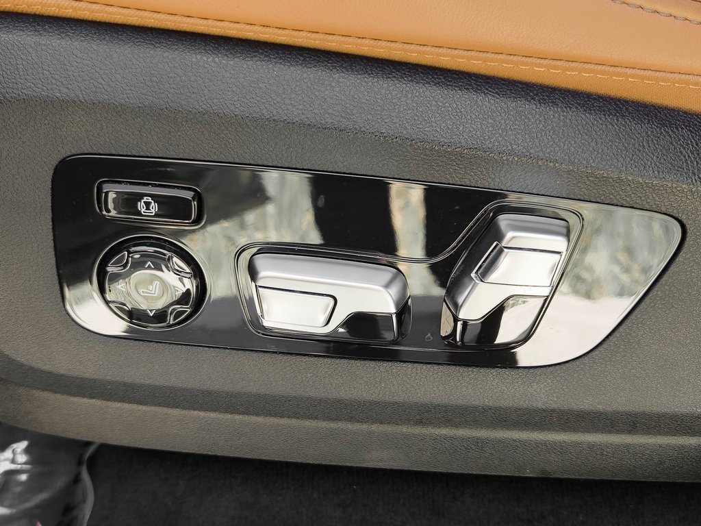 Used 2023 BMW X7 xDrive40i w/ Premium Package image 11