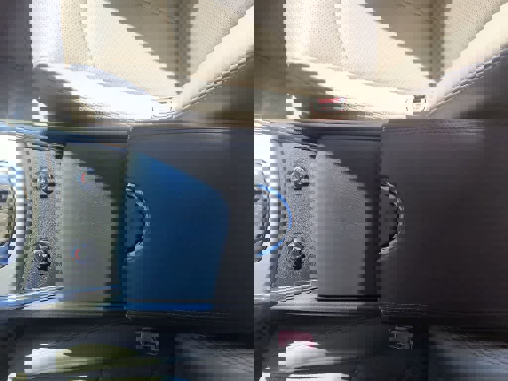 Used 2010 INFINITI G37 Journey w/ Premium Pkg image 21