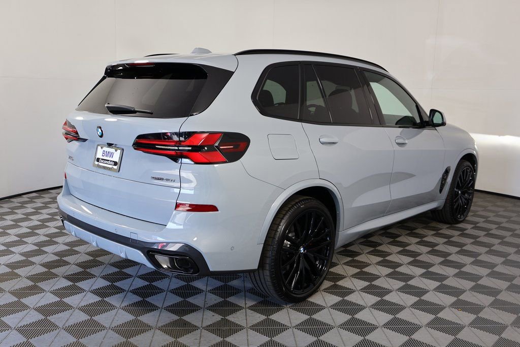 New 2026 BMW X5 sDrive40i w/ M Sport Package image 2