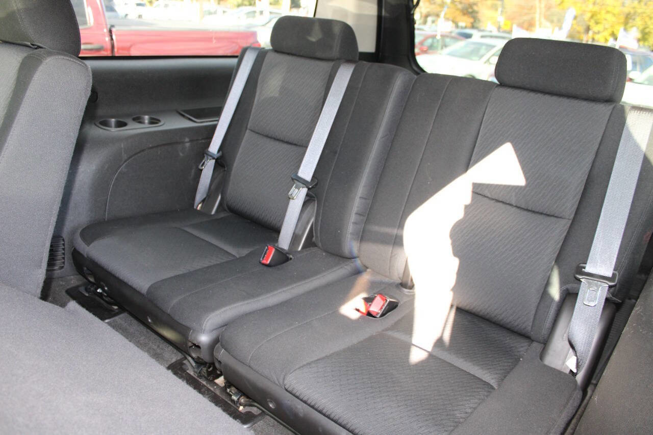 Used 2014 Chevrolet Suburban LS image 18