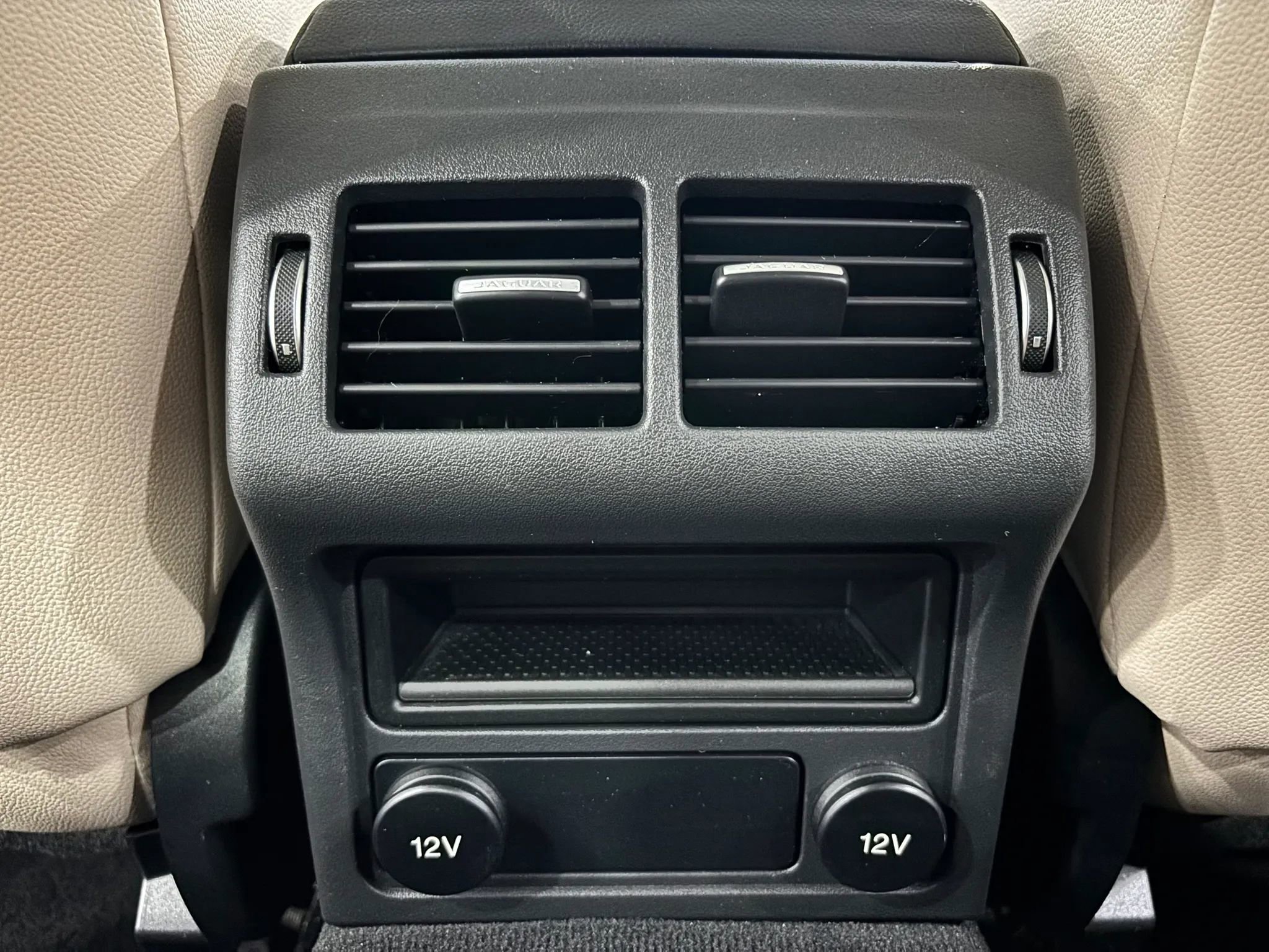 Used 2017 Jaguar XE Premium image 22