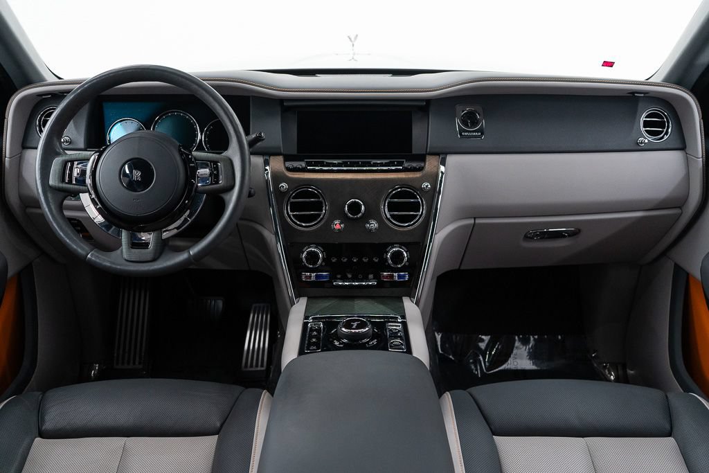 Certified 2023 Rolls-Royce Cullinan w/ Dark Exterior Package AWD/4WD image 33
