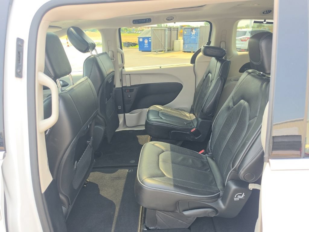 Used 2020 Chrysler Pacifica Limited FWD image 27