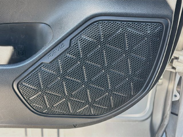 Used 2025 Toyota RAV4 LE AWD/4WD image 19