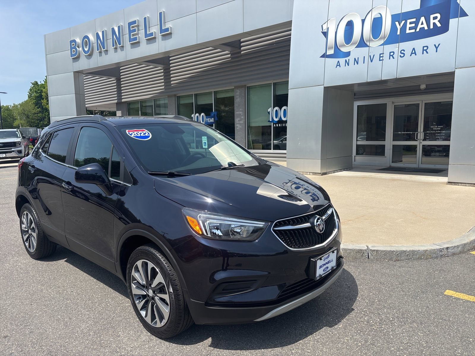 Used 2022 Buick Encore Preferred w/ Safety Package AWD/4WD image 1