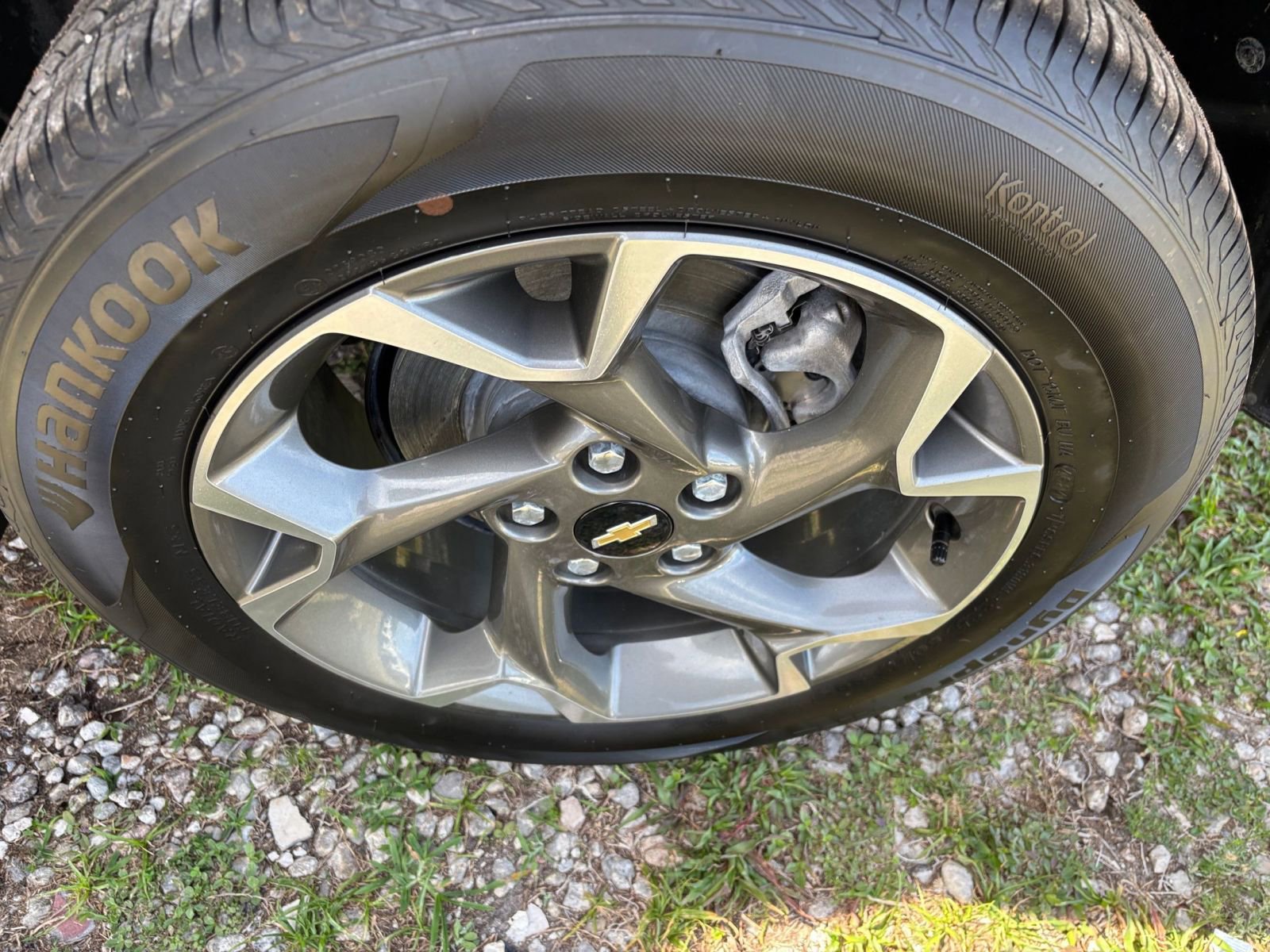 Used 2025 Chevrolet Trax LT image 32