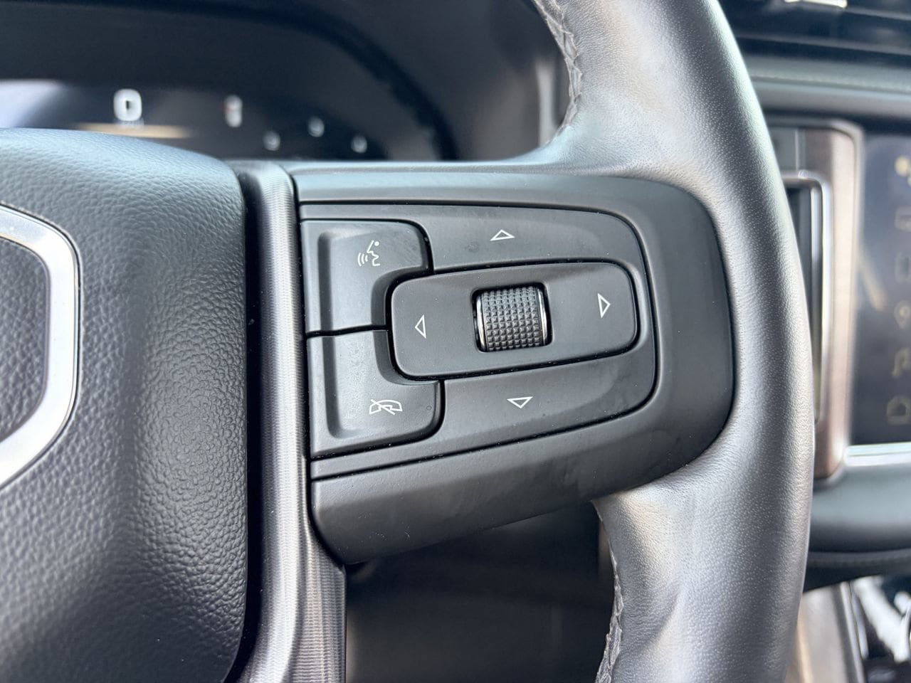 Used 2024 GMC Yukon Denali Ultimate AWD/4WD image 22