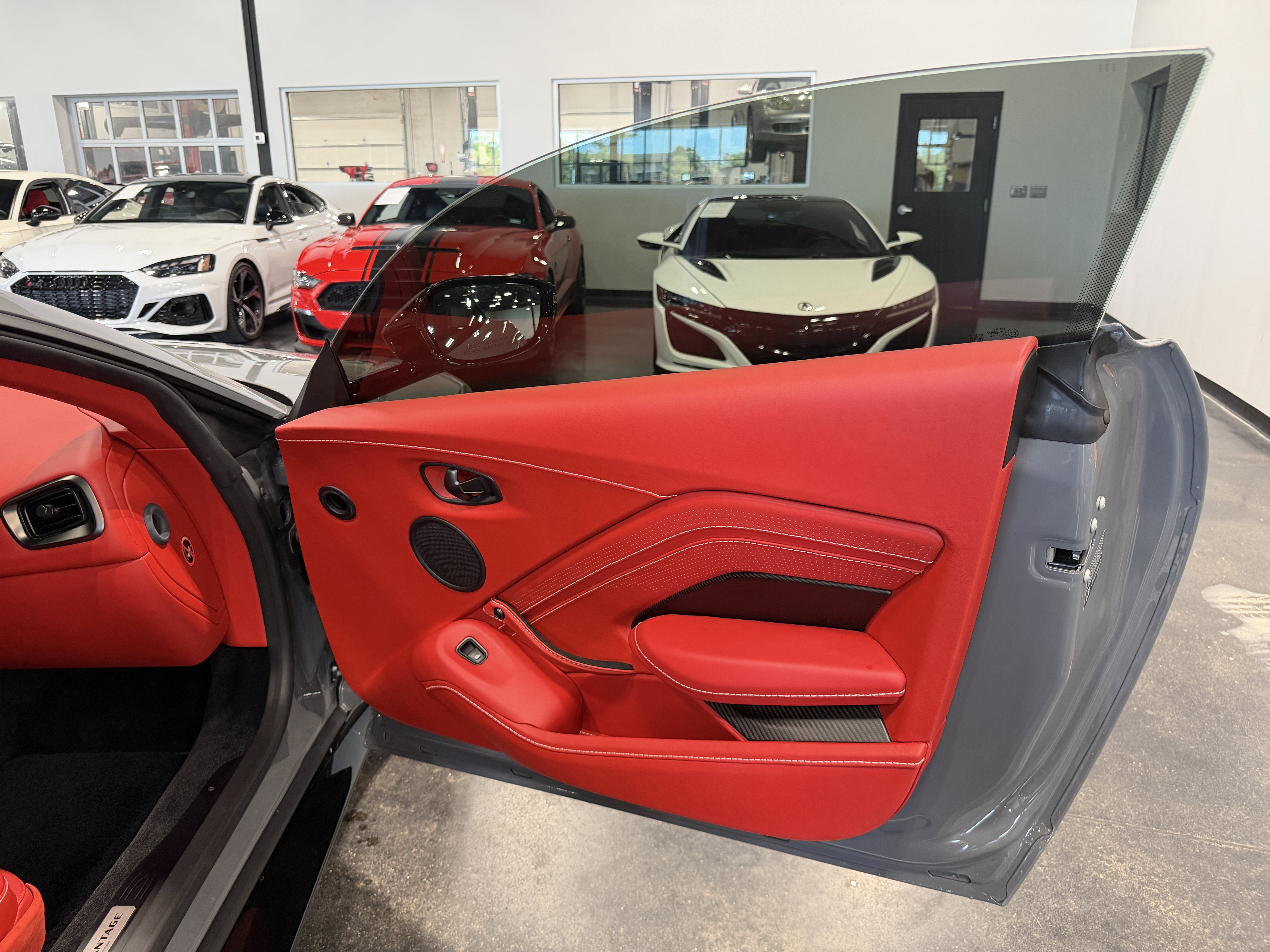 Used 2019 Aston Martin V8 Vantage Coupe RWD image 15